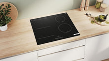 Load image into Gallery viewer, Bosch PUJ611BB5E, Série 4, Plaque induction, 3 feux, 60 cm, Noir, Sans cadre