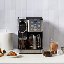 Load image into Gallery viewer, Cuisinart Cafetière, carafe en verre de 12 tasses, cafetière automatique chaude et glacée, machine à café à serveur unique, acier inoxydable noir, SS-16BKS