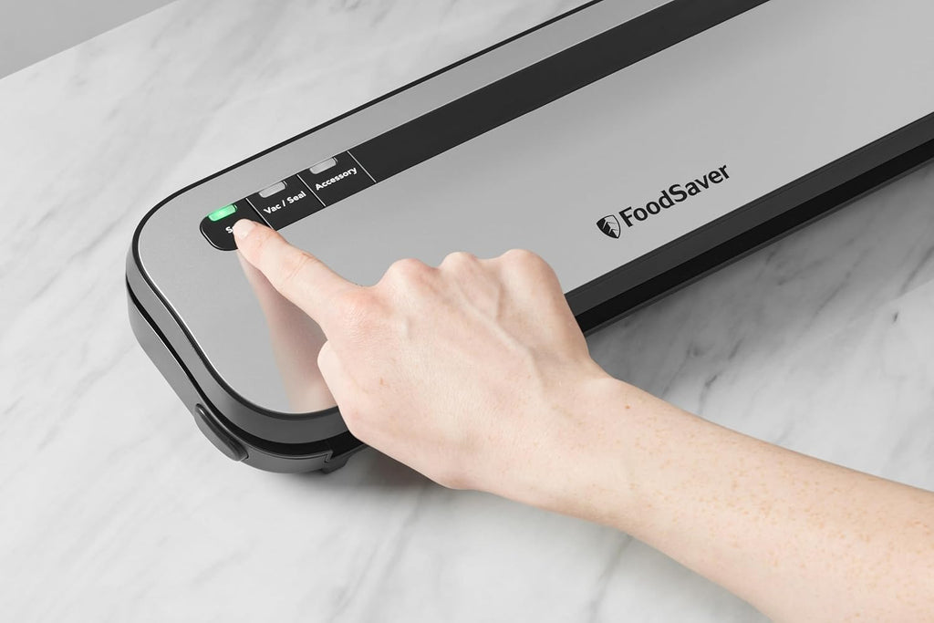 FoodSaver FFS005X Machine sous Vide avec Compartiment de Rangement pour Rouleau et Cutter, Fonction Pulse pour Aliments Fragiles, Inclus Accessoires et Sacs de Mise sous Vide Assortis