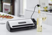 Load image into Gallery viewer, FoodSaver Machine Sous Vide avec compartiment de rangement pour rouleau et cutter, fonction marinade, inclus sacs de mise sous vide assortis et adaptateur intégré [FFS017X ]