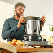 Load image into Gallery viewer, Cecotec Robot de Cuisine Mambo Black. 23 Fonctions, 10 Niveaux de Température, 1700W, 2,5 kg de Pâte, Cruche de 3,3L, 10 Vitesses, Minuterie, Température Réglable de 37 °C à 120 °C