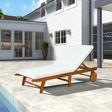Load image into Gallery viewer, Chaise Longue Pliable en Bois avec 2 Roues et un Coussin Amovible Dossier Réglable Capacité Portante 160KG Idéal pour L’extérieur