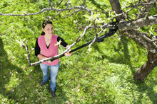 Load image into Gallery viewer, Fiskars Coupe-Branches Multifonctions Télescopique, pour Bois vert et Rameaux, Revêtement antiadhésif, Lame en acier/manche en aluminium, longueur 2,4 - 4 m, noir/orange, UPX86, 1023624