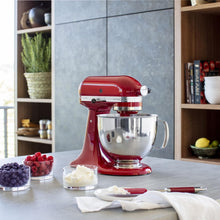Load image into Gallery viewer, KitchenAid Robot Pâtissier I Artisan I Robot cuisine multifonctions à tête inclinable I Avec 4 accessoires I Bol de 4,8L | Crème