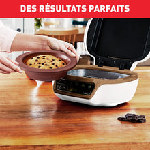 Load image into Gallery viewer, Tefal Machine à gâteaux, 5 programmes automatiques pour réglage, 1 mode manuel, 3 moules flexibles, 1 grand moule en acier revêtu, Compatible avec moules Crispybake, Cake Factory+ KD802112
