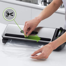 Load image into Gallery viewer, FoodSaver Machine Sous Vide avec compartiment de rangement pour rouleau et cutter, fonction marinade, inclus sacs de mise sous vide assortis et adaptateur intégré [FFS017X ]