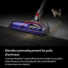 Load image into Gallery viewer, Dyson V8 Advanced™ Aspirateur Balai sans Fil – 130 AW, 40 Min d’autonomie, Brosse Motorbar Auto-démêlante, Accessoires combinés, Station Murale, Argent/Nickel