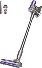 Load image into Gallery viewer, Dyson V8 Advanced™ Aspirateur Balai sans Fil – 130 AW, 40 Min d’autonomie, Brosse Motorbar Auto-démêlante, Accessoires combinés, Station Murale, Argent/Nickel