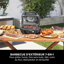 Load image into Gallery viewer, Ninja Woodfire Barbecue électrique et fumoir Pro XL avec thermomètre, barbecue et Air fryer d'extérieur 4-en-1 avec système Smart Cook et granulés Woodfire, portatif, gris/noir, OG850EU