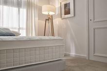 Load image into Gallery viewer, Moonia - Matelas Ressorts Ensachés 135 x 190 cm - Grand Lit - Matelas de Haute Durabilité - Matelas Anti-acariens - Modèle Box Spring Premier