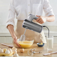 Load image into Gallery viewer, Aigostar Adela - Batteur Électrique, Batteur à Main Électrique Ultra Puissant de 400W. 5 Vitesses + Turbo, Bouton D'éjection. 1 Support de Rangement et 2 Batteurs et 2 Crochets Pétrisseurs.