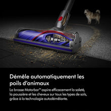 Load image into Gallery viewer, Dyson V8 Advanced™ Aspirateur Balai sans Fil – 130 AW, 40 Min d’autonomie, Brosse Motorbar Auto-démêlante, Accessoires combinés, Station Murale, Argent/Nickel