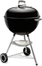 Load image into Gallery viewer, Weber Classic Kettle barbecue au charbon de bois, surface de cuisson Ø 57cm, barbecue avec couvercle et cuve en acier emaillé, thermomètre intégré au couvercle, trépied et roues - Noir (1341504)